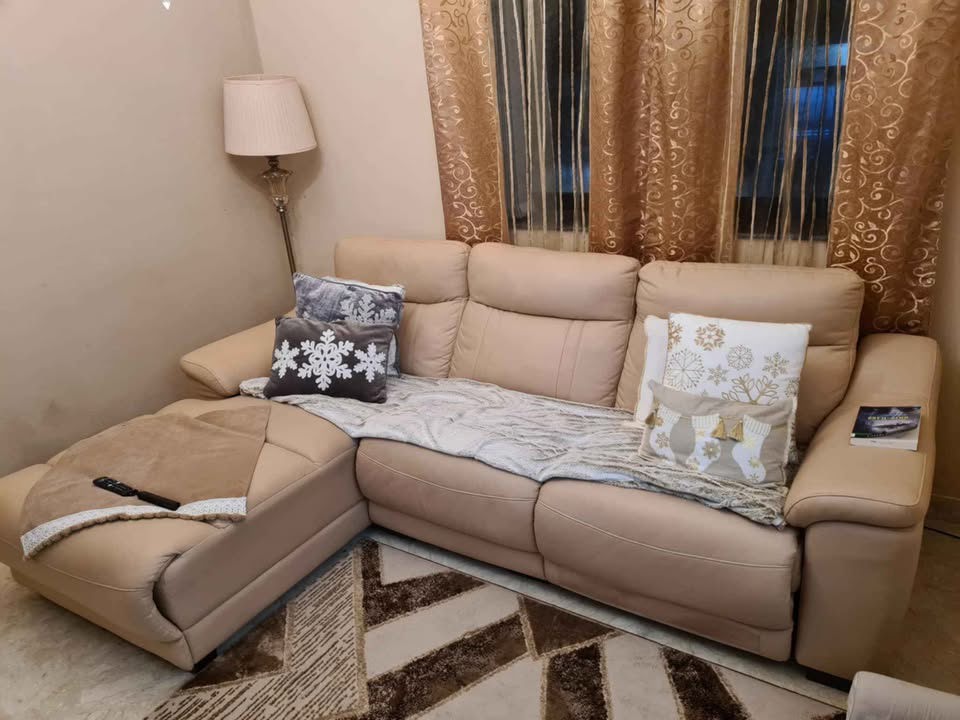 3 seater electric sofa with chaise lounge. 