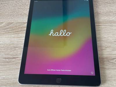 iPad 6th gen 32GB Wi-Fi+Cellular - image 2