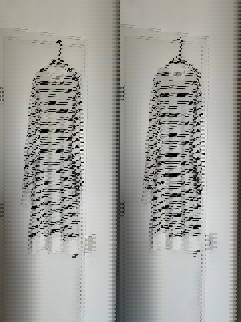 Striped Sweatshirt (white/black)